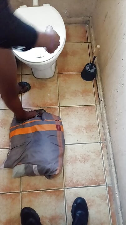 Heißester blowjob & doggystyle fick auf der toilette