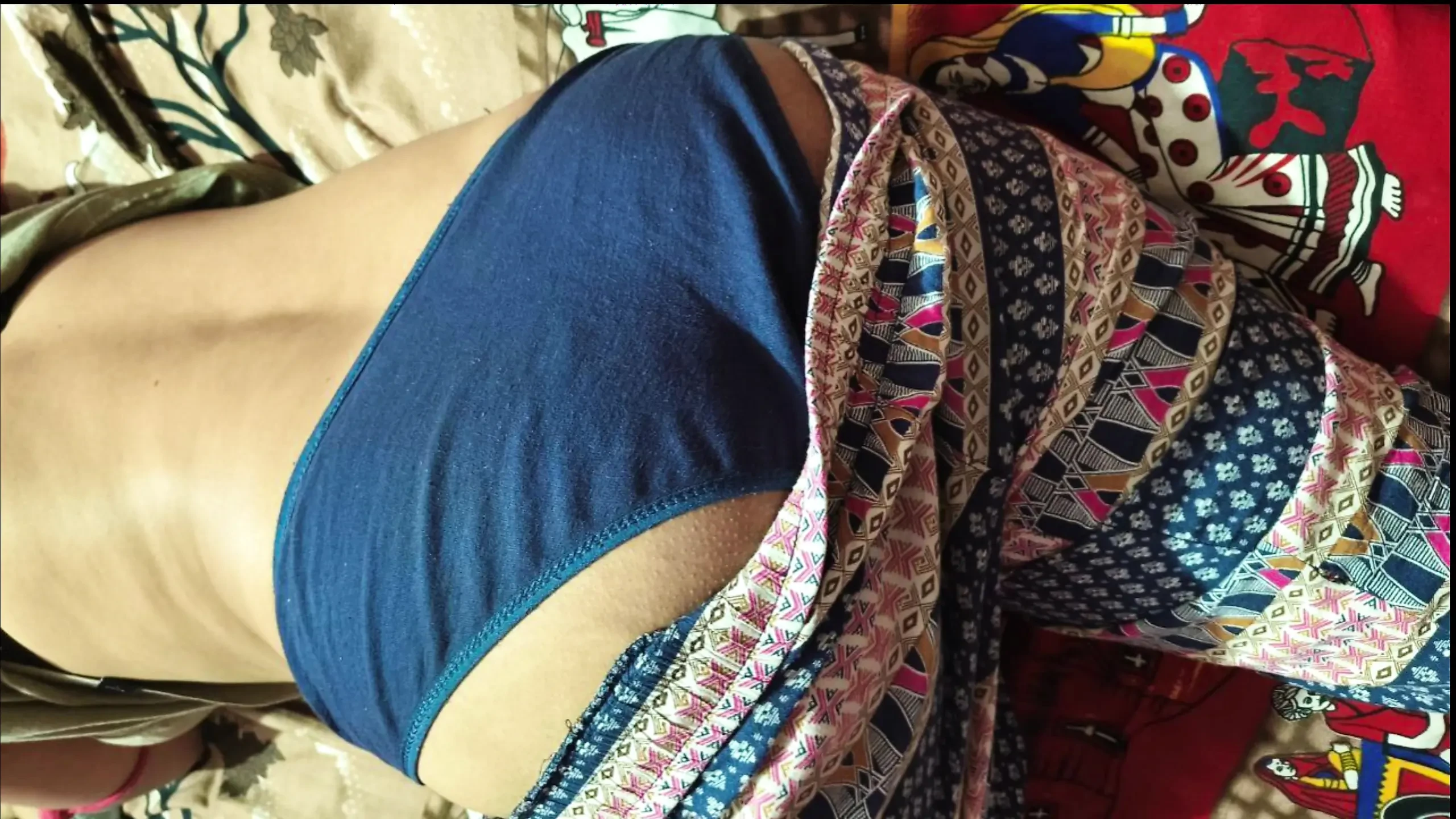 Desi Bhabhi Insert Huge Baigan On Pussy Fucking XXX Viral Sex MMS