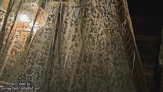 Трахнул красивую эльфу в задницу и накормил ее спермой в ее логово