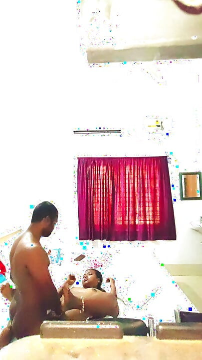 Mitrachi aai Mota lauda ghusai kamwali bai ke chut me