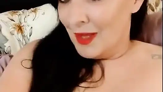 Pembicaraan kecil topless yawns closeup