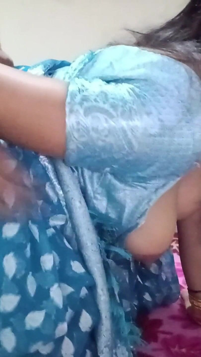 Hot Desi Bhabhi Ko Sexy Baateke Kar Ke Sex | Clip 3