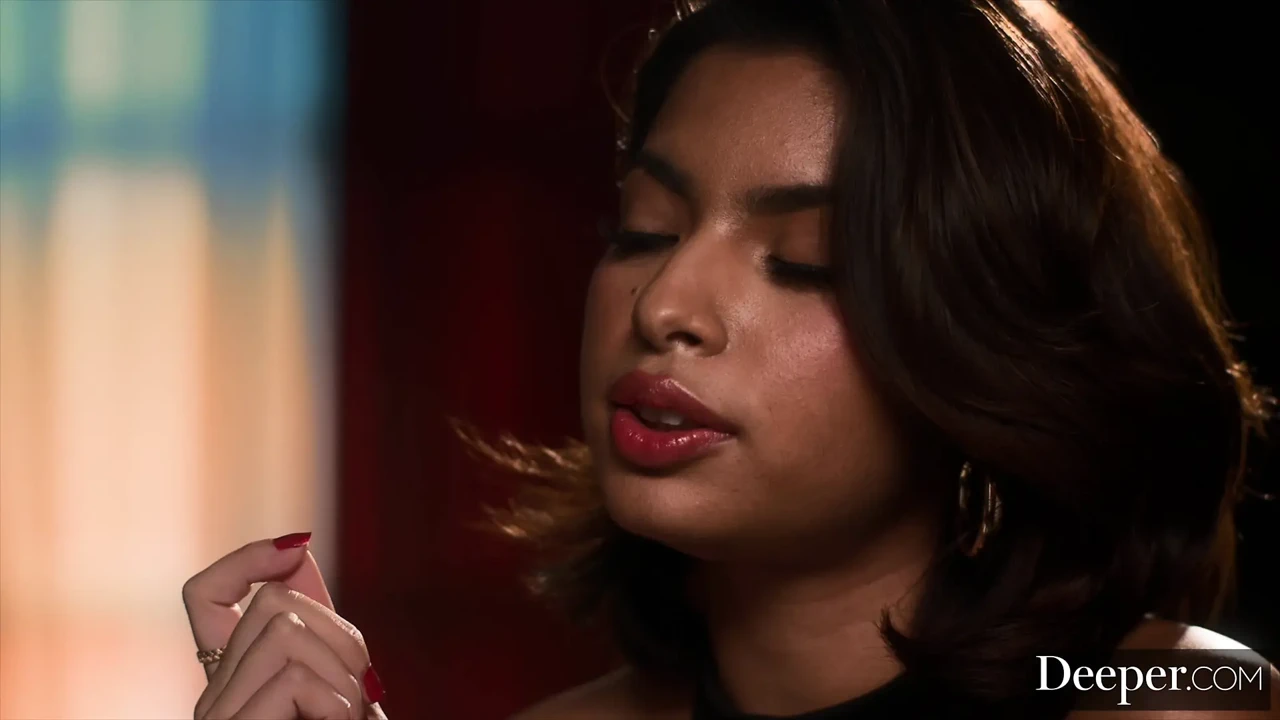 更深。要求苛刻的客人榛心被听话的工作人员吐口水