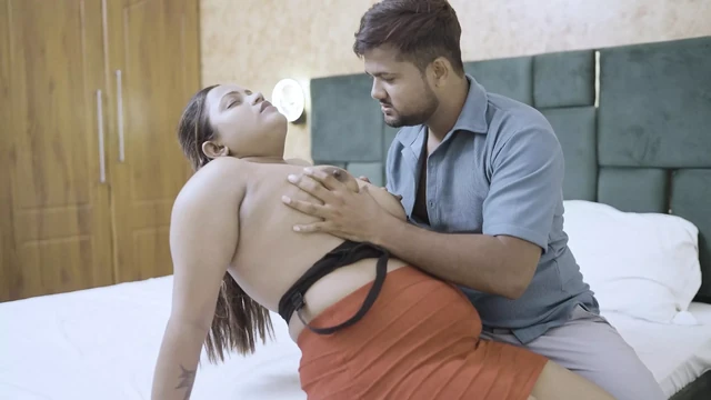 Seeing the lone sister-in-law, the brother-in-law pressed and fucked, the sister-in-law became happy, stranger, brother-in-law