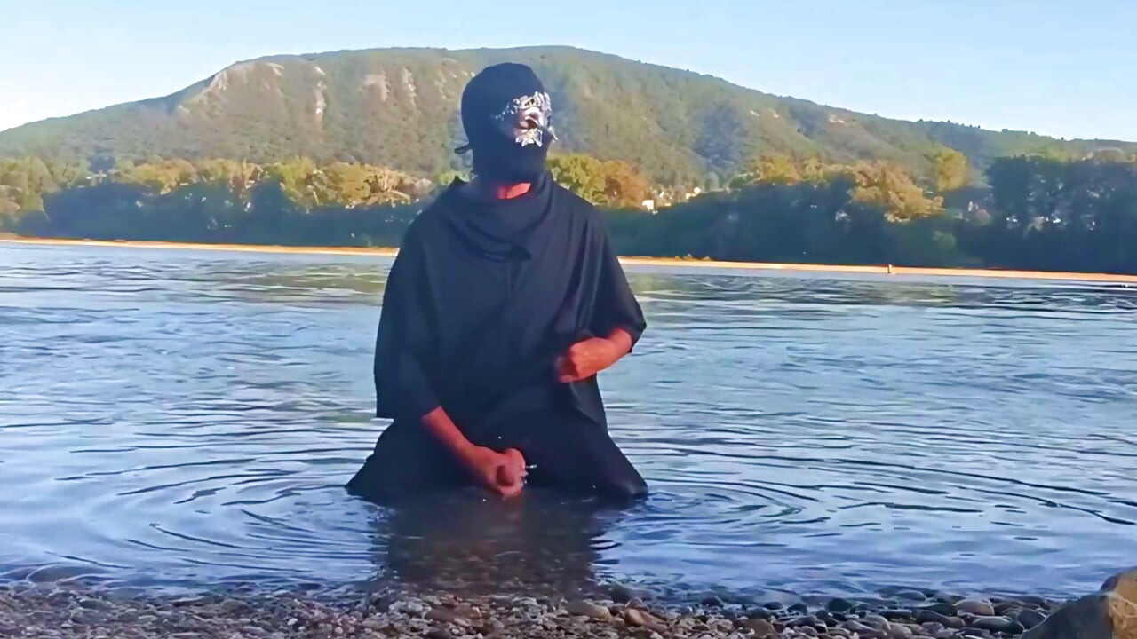 বড় নদীতে বীর্যপাত করা