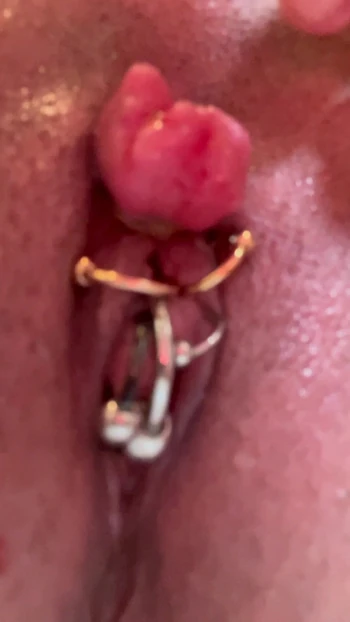 Enlarged clitoris bind