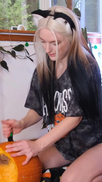 Spectacular moment from "Pumpkin Carving Distractions"