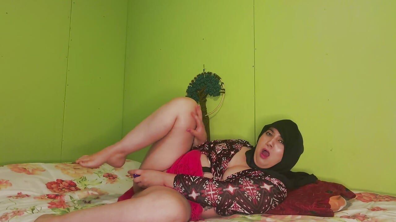 Joy - no meu quarto acordando querendo foder, mas eu comecei