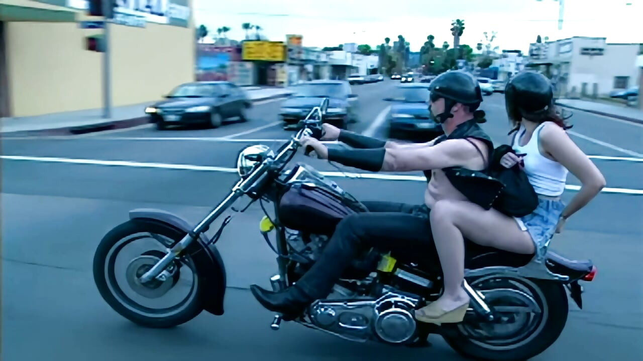 Puki Merah Tunggang Kote Tebal Dalam Gaya Cowgirl