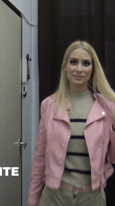 Big titted Sharon White unexpected sex with in-home massage