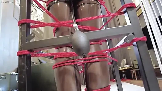 Mz32 - metal bir cihaz içinde bağlı, titreşen bir doruk noktası.