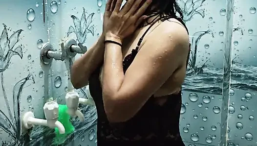 Desi Bhabhi Bathing