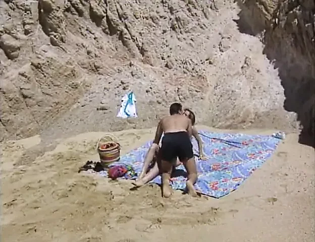 Pantai Bikini #2 - Rebecca Bardoux & Alicia Rio