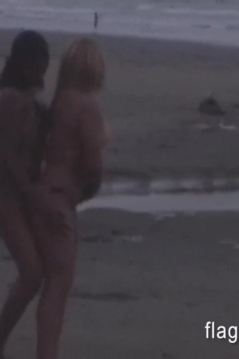 Prvi put moje žene sa drugom ženom na plaži