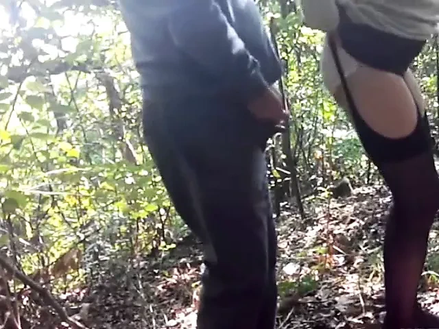 老夫妇在森林里做爱