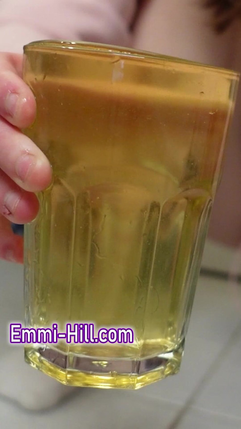 Skinny girl pees in a huge stream! Big Labia huge clit