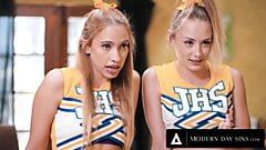 Moderne zonden - tiener cheerleaders Kyler Quinn en Khloe Kapri sperma ruilen de grote lading van hun coach!