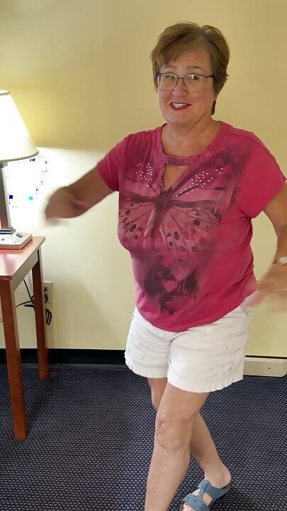 This Gilf has a hot sex date in a hotel room - my older pussy gets filled!