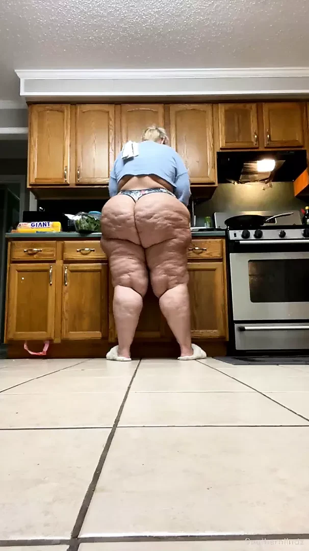 fat white slut with big ass, big thighs and big hips