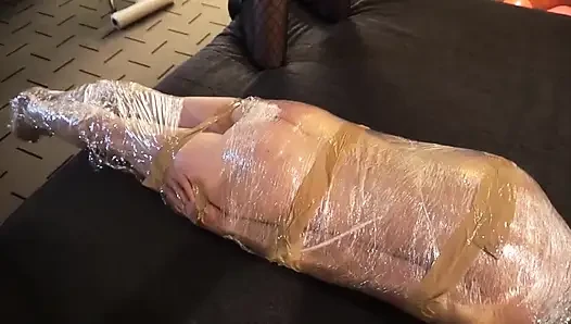 Kadın egemenliği kız kölesini kasete esarete sokuyor