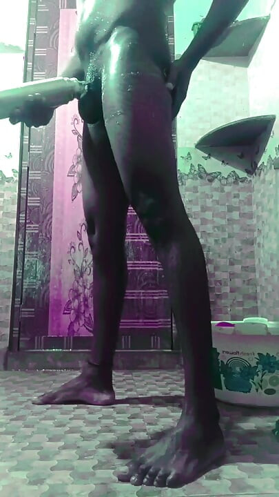 Tamil boy showing big black dick on boothroom show