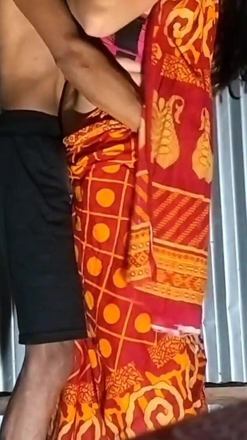 Must-see στιγμή από το "Desi boudi ko sari main jodordost Doggystyle korke πρωκτικό Fuck kiya"