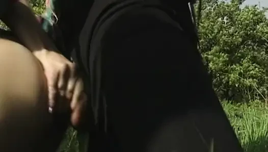 MILF popo deliğinde sertleşiyor