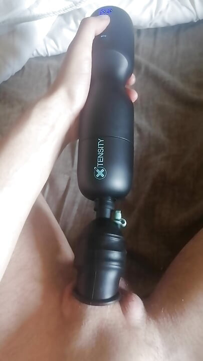 XTensity手淫器在我的雞巴上 - 性玩具呻吟
