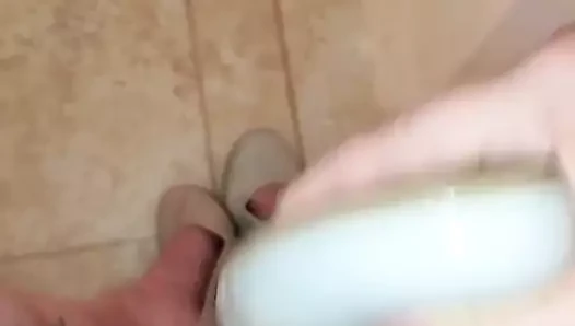 Net arkadaşlar karısının ayakkabılarıyla eğlence