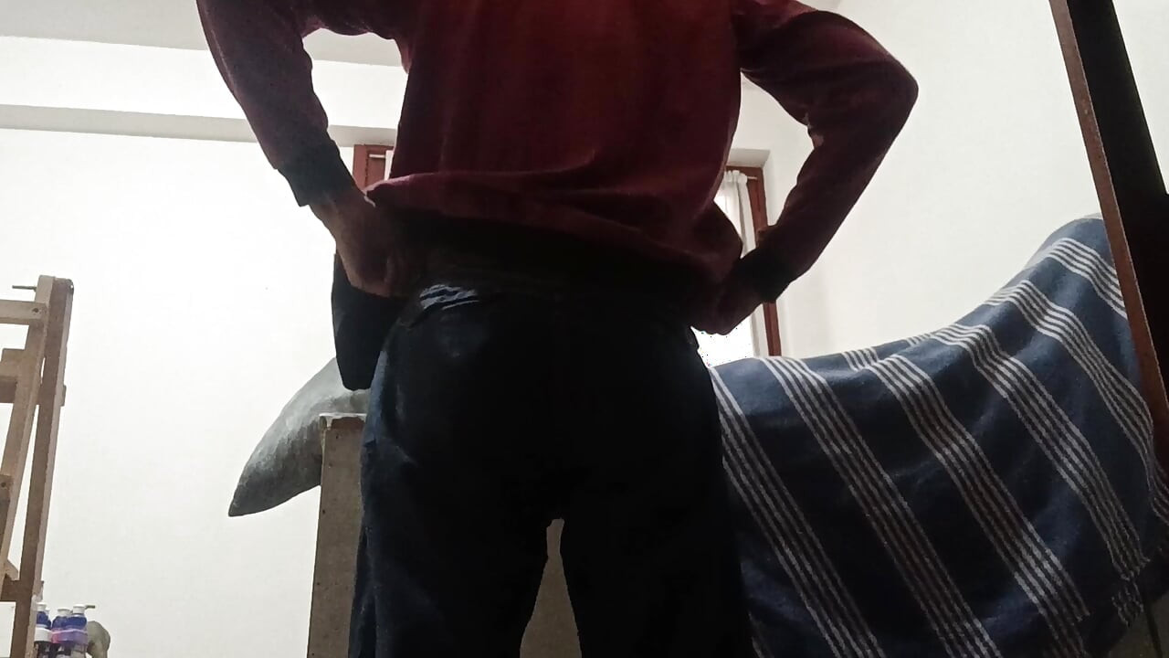 Twink juega con su polla