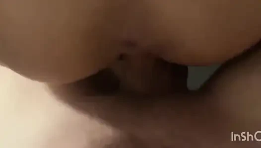 Cewek sange ini datang untuk ngentot memekku gaya doggy habis-habisan di kamar hotel--aku pengen banget nyepong kontol besarnya