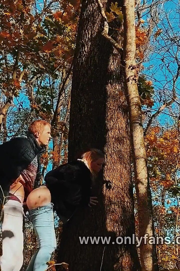 Fucked a Beauty with a Big Ass in the Forest While Walking