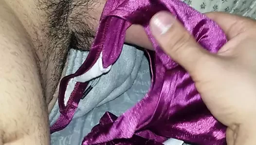 taze saten tanga okşayarak
