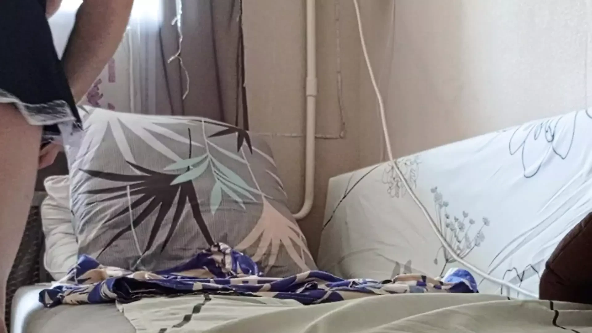 Suegra insaciable masturba su gran coño con juguetes sexuales