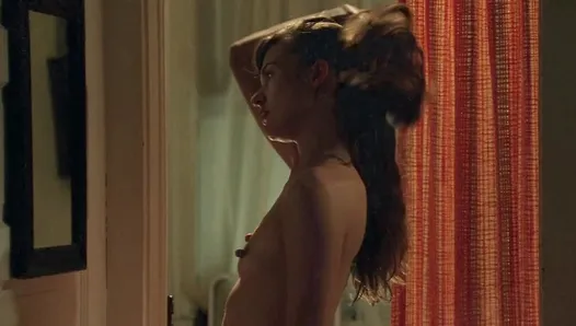 Milla Jovovich nago scena seksu w kamiennym skandalu