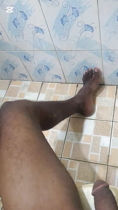 jovem garoto relaxa