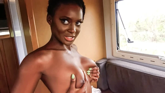 Memek sempit pacar imut kulit hitam dientot habis-habisan sama kontol besar pria kulit putih - pov