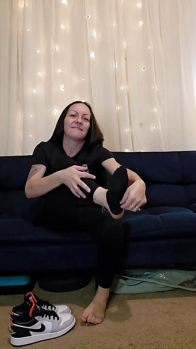 Precauție, adulmecându-mi picioarele putrede