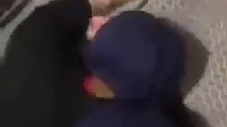 Une BBW en hijab se fait baiser