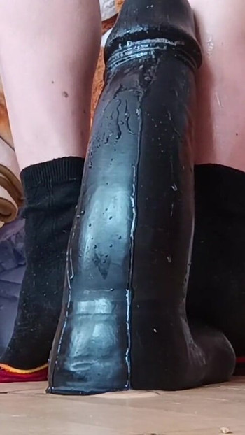 "거대한 딜도로 익스트림 애널 스트레칭"의 중요한 순간