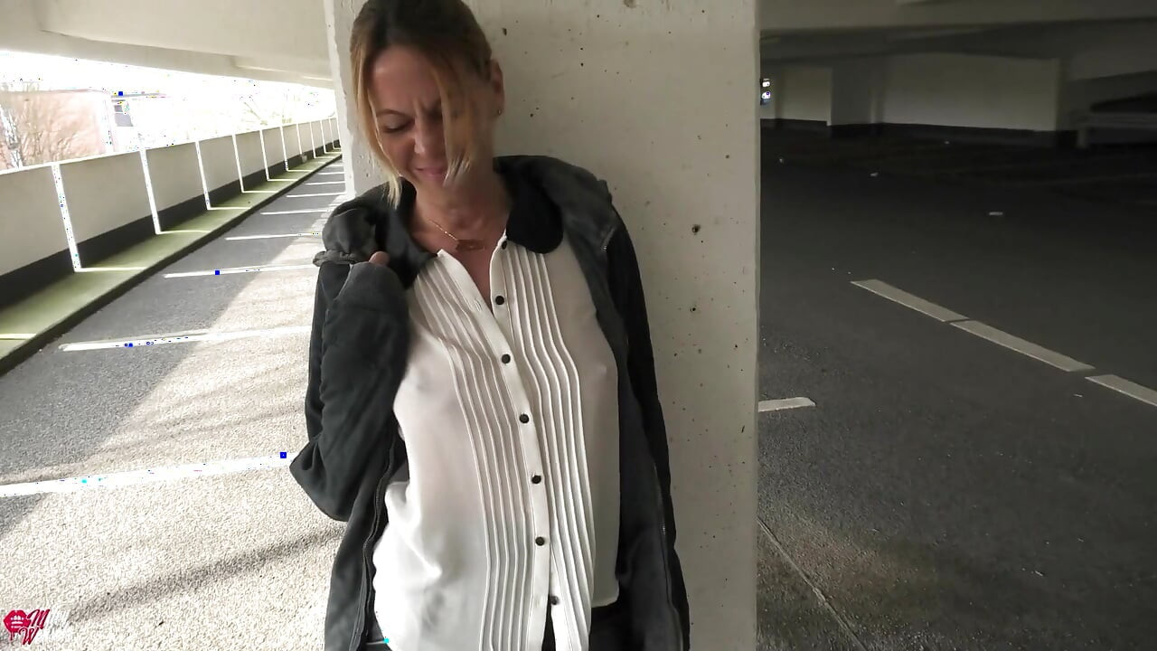 Sừng tóc vàng Đức đĩ được lệnh đến nhà để xe và fucked