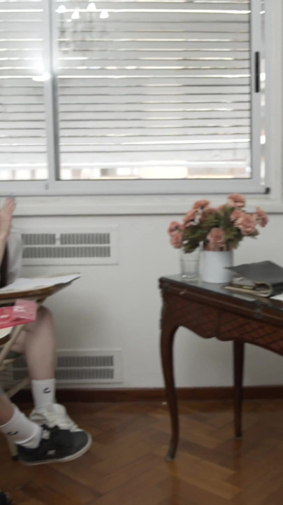 From the blackboard to the desk: The student Atucha resolves his differences with teacher Vanesa in the wildest way | Clip 1