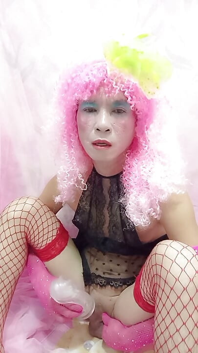 Oanh Le transgender memakai pakaian seksi kontol porno