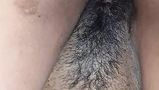 Vanessinha beni kanepeye çağırdı, böylece arkadan tamamen çıplak görünüyordu