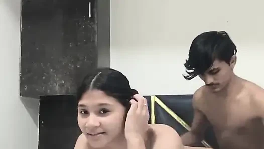 Pacarku ngentot aku habis-habisan