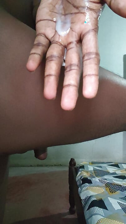 Fingering my perfect ass hole and cumming for everyone