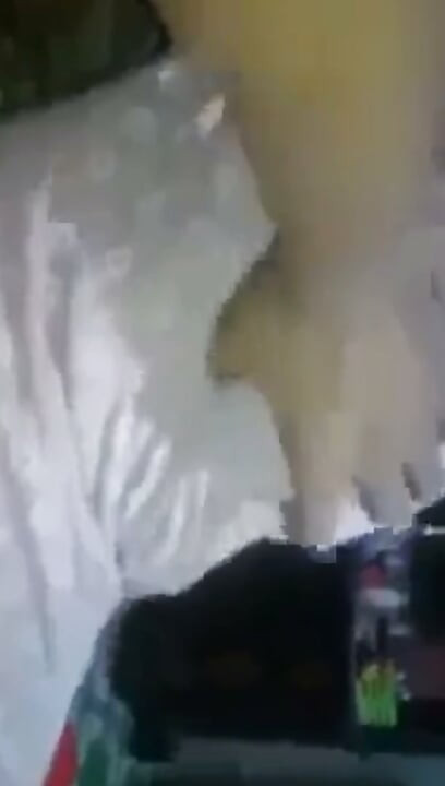 El hijastro se folla el coño de la madrastra.
