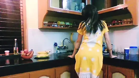 Tatminsiz evli kadın zevk arıyor