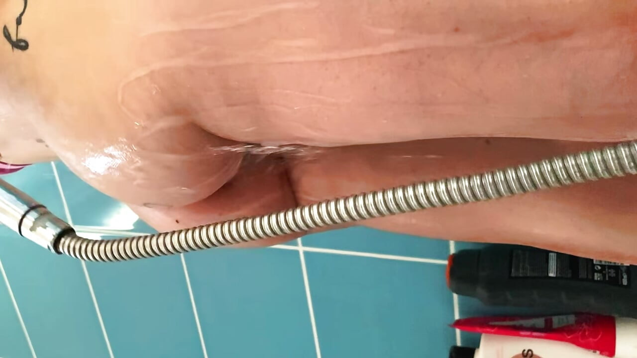 Peeping on Neighbor Wife Showering and Shaving Her Holes
