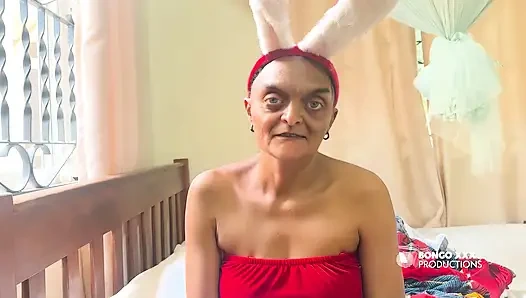 Torun anne Noel tavşanını kıyafet gibi giyiyor, böylece onu götünden sikebiliyorum -[ai-generated]